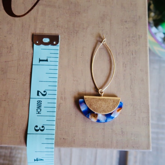 ELLIE- Marble Inspired Half Circle Earrings - Picture 5 of 6